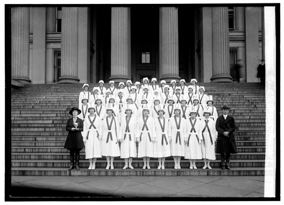 Treasury girls, Safety parade, (11-1-22) LCCN2016846958
