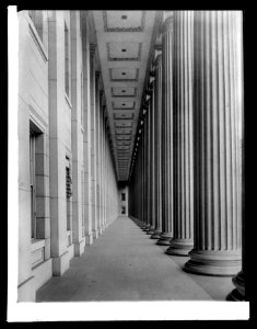 Treas., (Washington, D.C.) East Portico colonnades are 341 ft. in length, (1914) LCCN2016852656