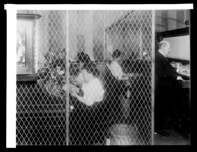 Treasury Dept., Ofc. of U.S. Treasuer money counters, Cash room- checking and assorting daily deposits, (1914) LCCN2016852681