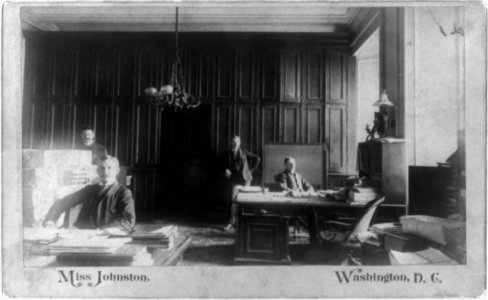 Treasury Department - employees in Mr. McClellend's room LCCN2001704566