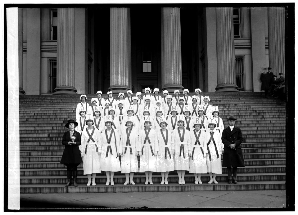 Treasury group, Safety parade, 11-1-22 LCCN2016846957
