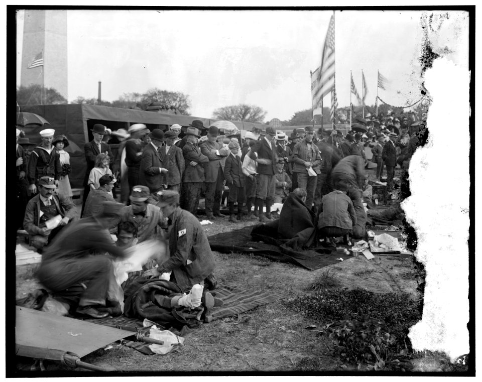 Treating wounded; base of Washington Monument LOC hec.13359
