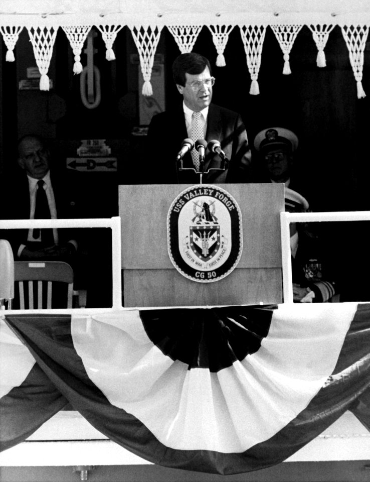 Trent Lott speaks during the commissioning of the guided missile cruiser USS VALLEY FORGE (CG-50)