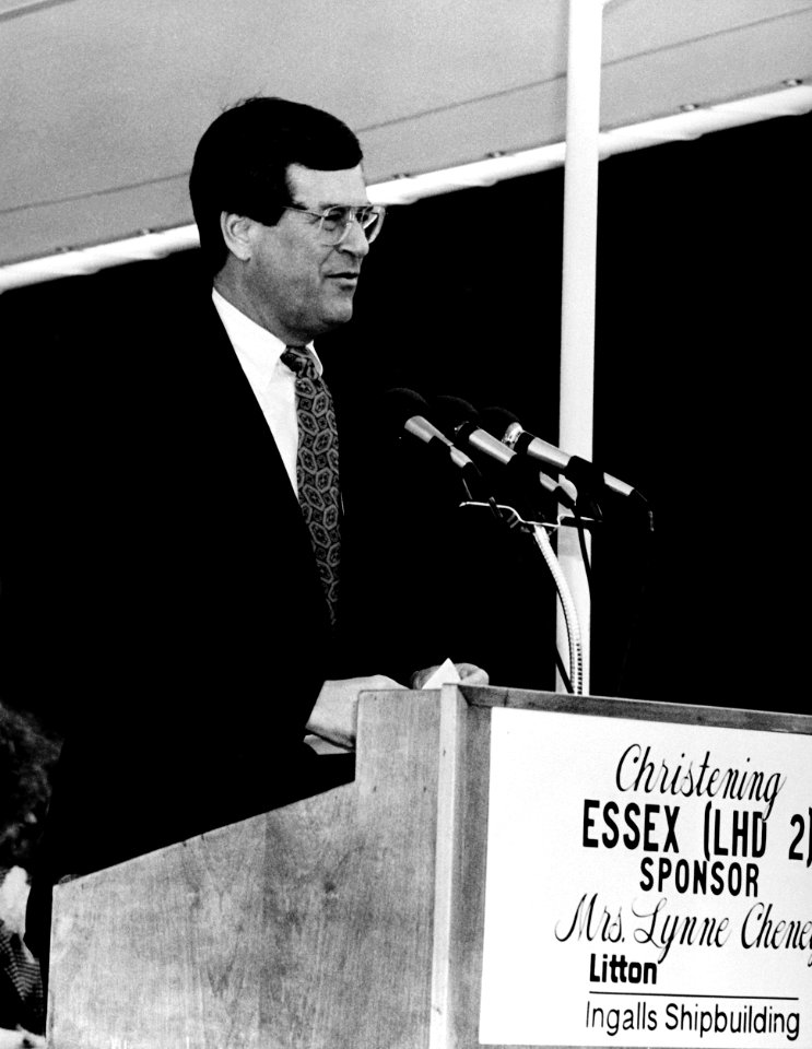 Trent Lott speaks at the christening of the amphibious assault ship ESSEX (LHD-2)