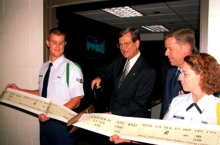 Trent Lott cuts the ribbon to the new $6.9 million dollar Air Traffic Control Simulator