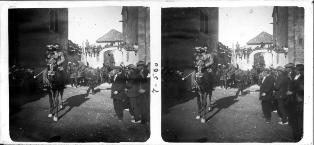 Tres Tombs a la plaça de l'església de Martorell