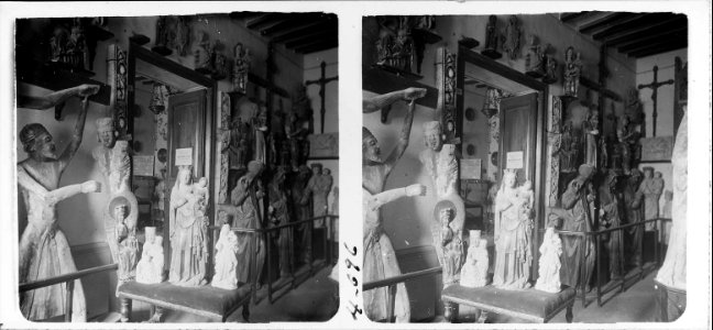 Tres imatges de pedra i una de fusta al museu de Vic