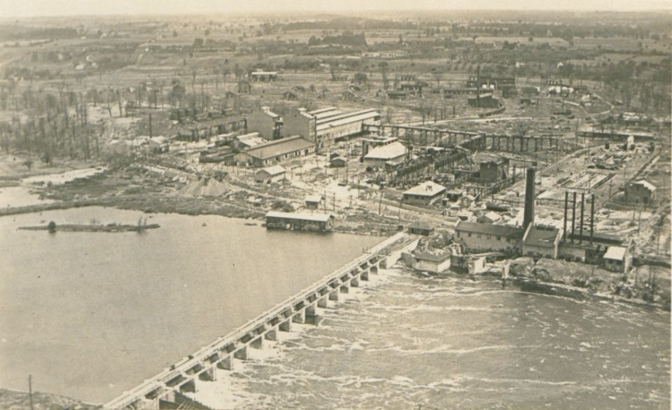 Trenton Ontario from the Air (HS85-10-36555)