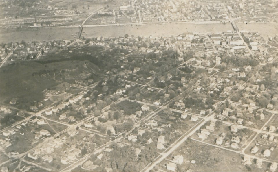 Trenton Ontario from the Air (HS85-10-36556)