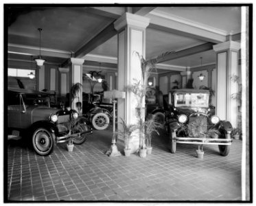 Trew Motor Co., (Washington, D.C., interior) LCCN2016824212