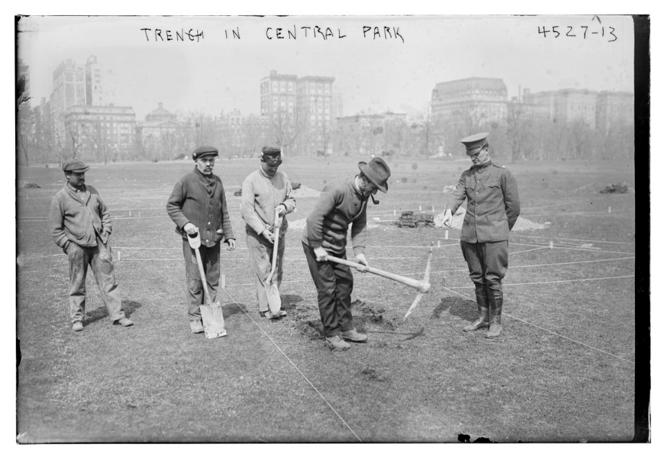 Trench in Central Park LCCN2014706589