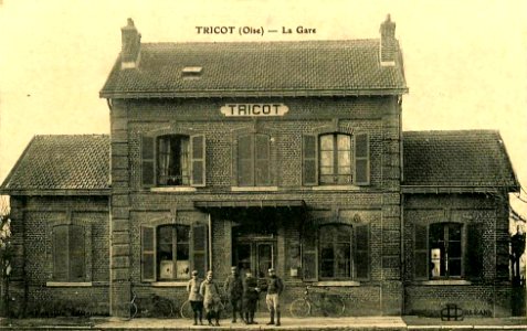 Tricot (60), la gare depuis la cour