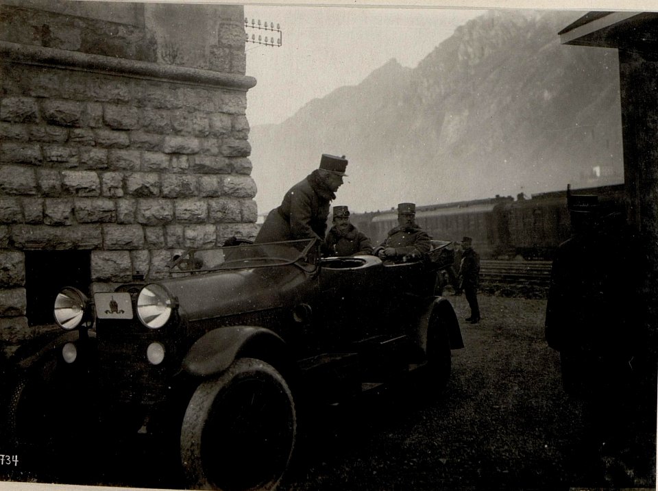 Trient. Kaiser Karl begibt sich mittels Auto zur Front. (BildID 15635486)