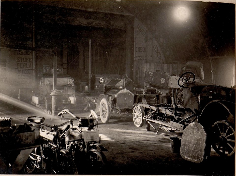 Trient.Inneres der Auto-Garage. (BildID 15636891)