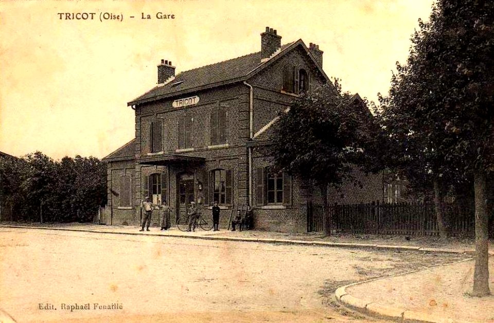 Tricot (60), la gare depuis la cour (2)