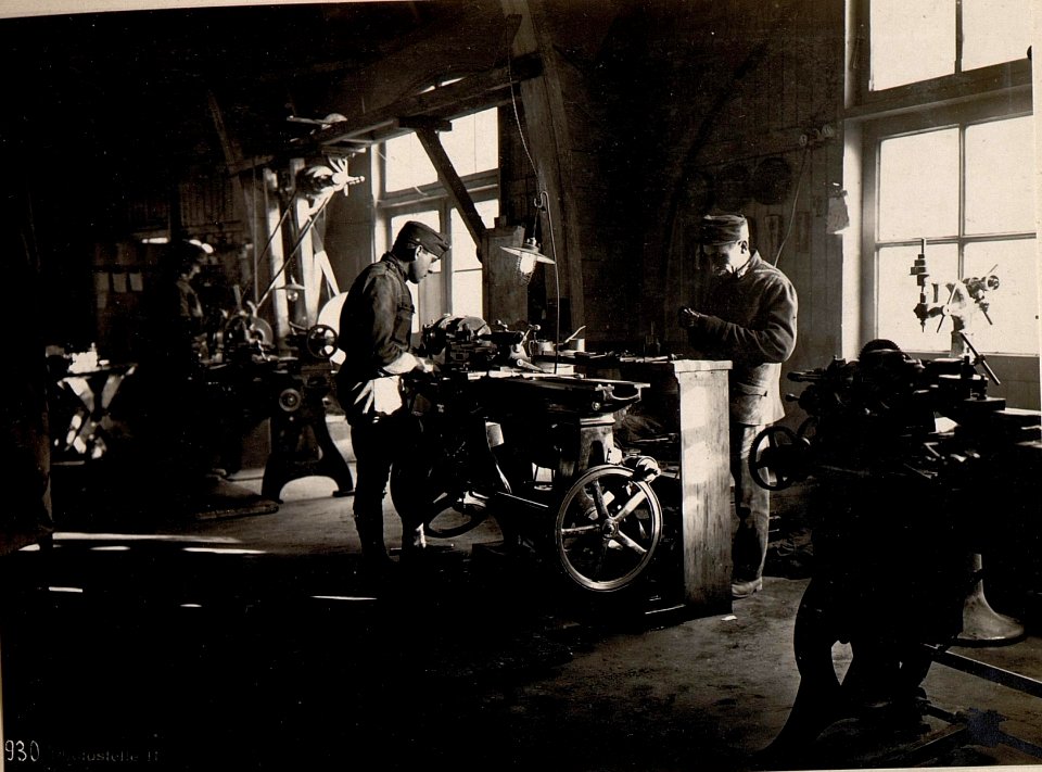 Trient, Inneres der Autowerkstätte 35. (BildID 15636866)