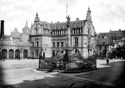 Trier, Kornmarkt mit St.Georgsbrunnen und Rathaus Charles Bernhoeft