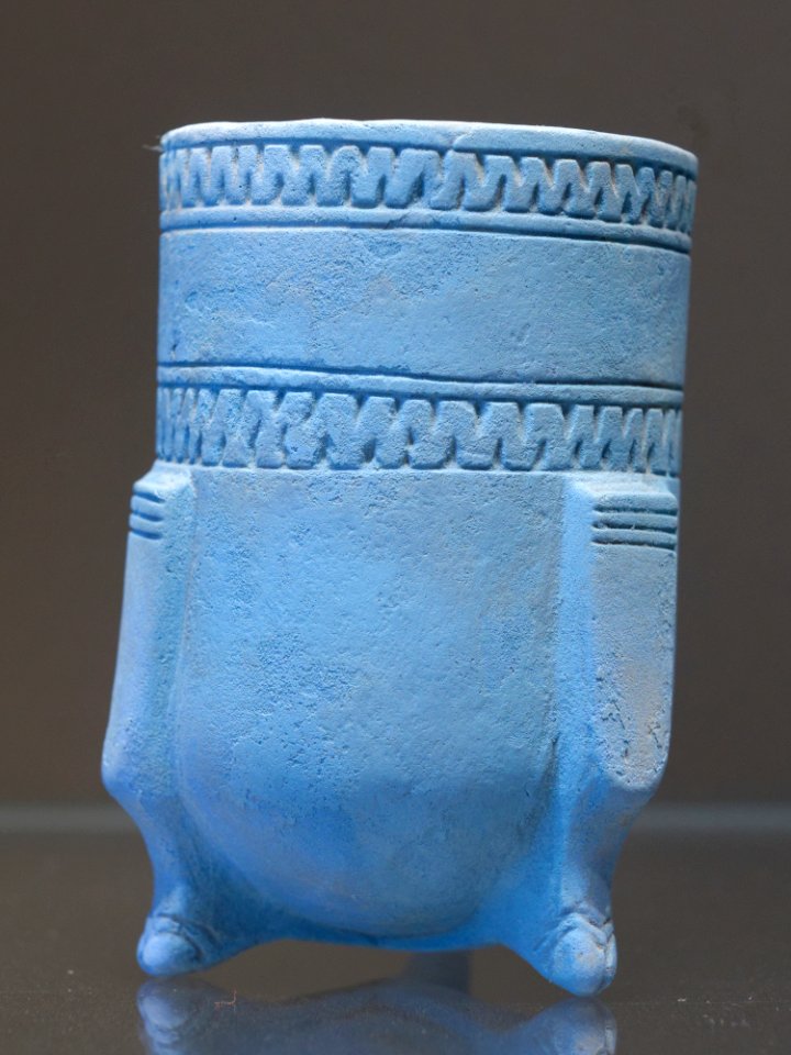 Tripodic goblet Louvre AO4079