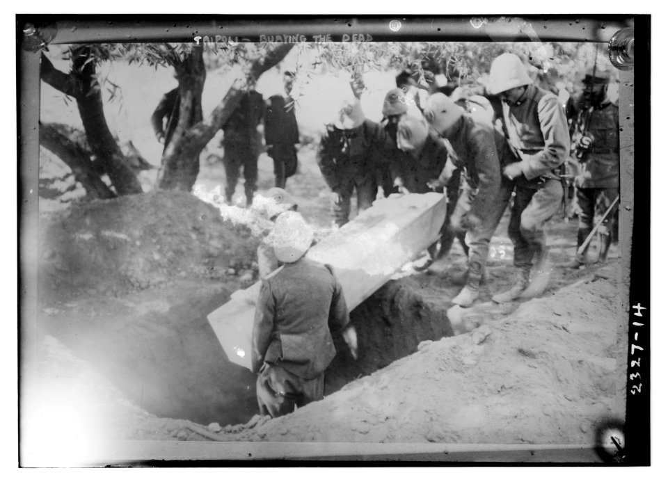 Tripoli - burying the dead LCCN2014689911