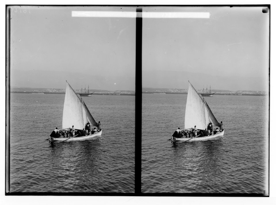 Tripoli. Passengers landing. LOC matpc.02120