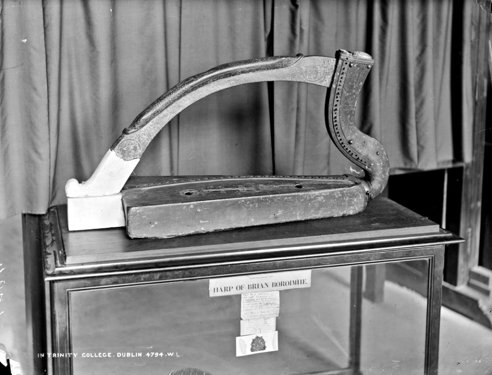 Trinity College, Brian Boro's Harp, Dublin City, Co. Dublin (28907881440)