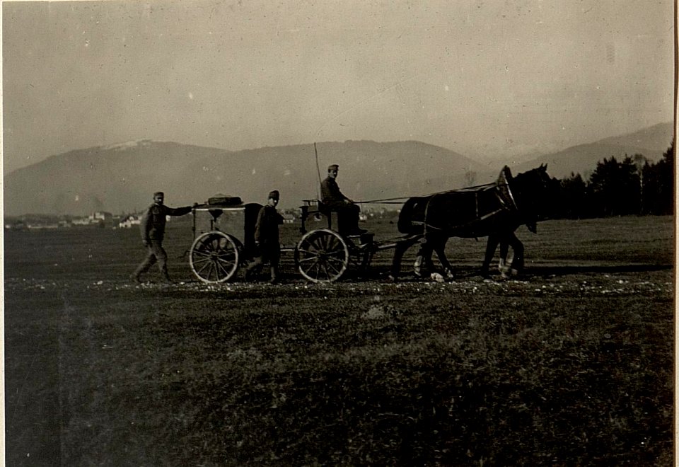 Trinkwasserbereiter nach Warchalowski auf dem Marsche. (BildID 15471142)