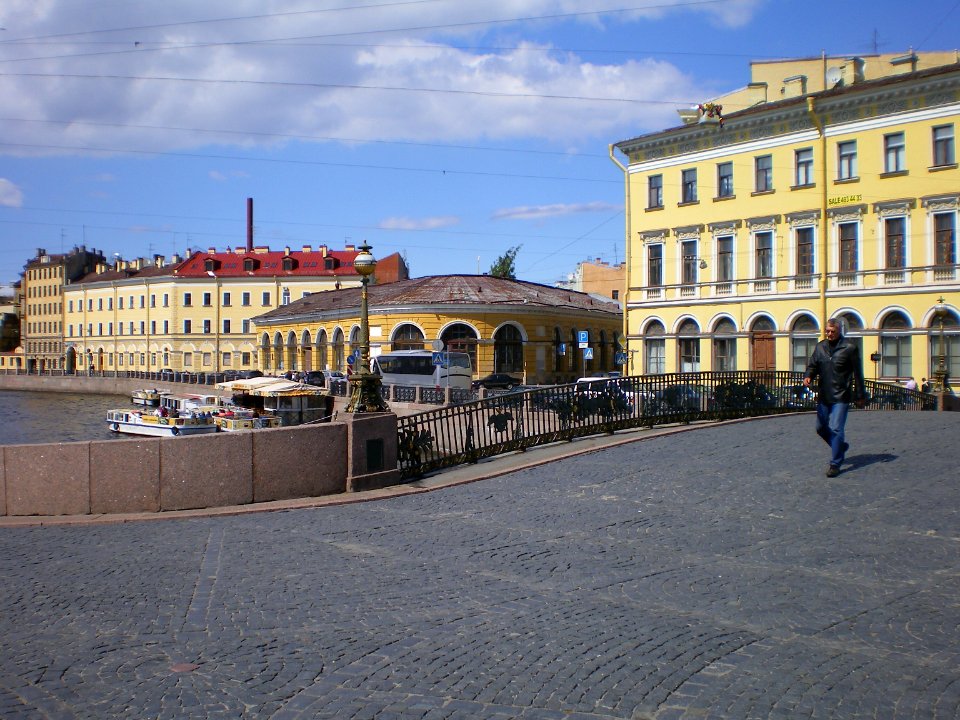 Tripartite Bridge, Moika river and Round Market