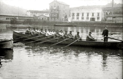 Tripulación de la trainera de Orio en el río oria (1 de 1) - Fondo Car-Kutxa Fototeka