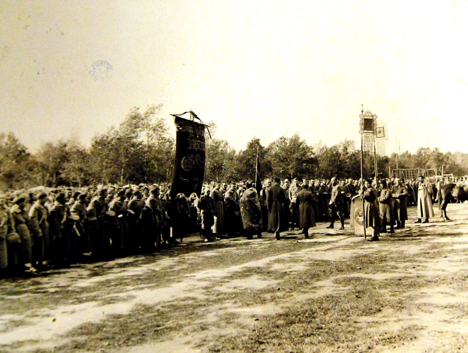 Troops at attention being blessed by priest 1918 (30982708431)