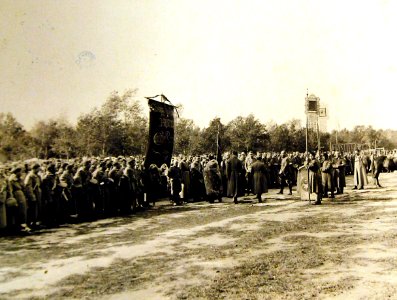 Troops at attention being blessed by priest 1918 (30982708431)