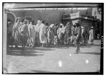 Tripoli - Captured Arabs at Fountain of Bu Meliana LCCN2014689905