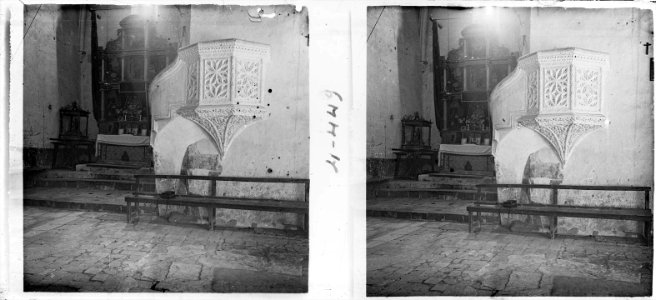 Trona i altar a l'església de Santa Maria de Farfanya