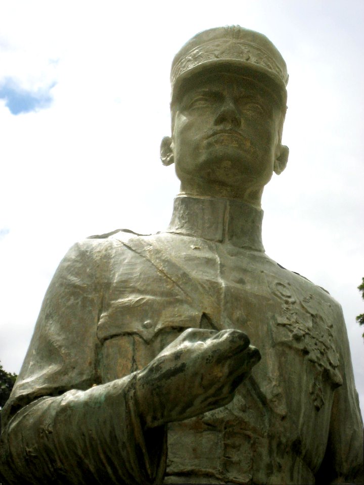 TRNAVA Detail z Pamatnika M R STEFANIKA