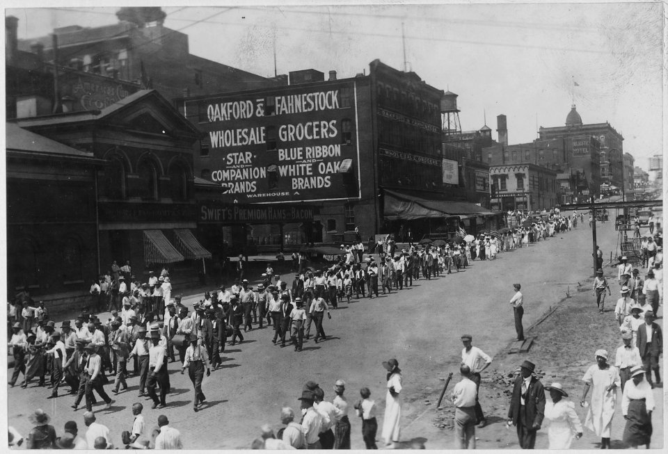 Troops departing for training camps. Minute Men escorting troops to depot, Peoria, Illinois. - NARA - 533529