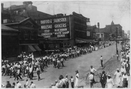 Troops departing for training camps. Minute Men escorting troops to depot, Peoria, Illinois. - NARA - 533529