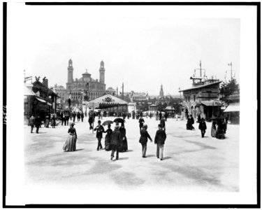 Trocadéro Palace with the Pont d'Iena in center and the Byzantine house at right, Paris Exposition, 1889 LCCN92519859