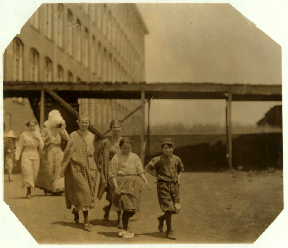 Twin spinners in Saxon Mill, Spartenberg (sic), S.C. Joe and Pearl Steading, 75 William St., make 44 cents a day each. Another sister works. Mother a widow. LOC nclc.02565
