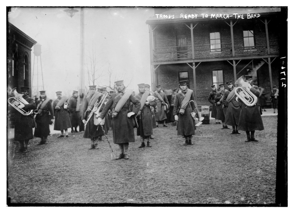 Troops ready to march, the band LCCN2014689065