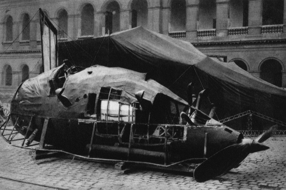 Trophäen des niedergegangenen Zeppelin L49