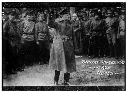 Trotzky )i.e. Trotsky) addressing The Red Guard LCCN2014713454