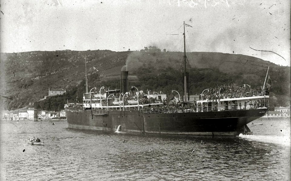 Tropas embarcando en el puerto de Pasaia con destino a la contienda de África (9 de 20) - Fondo Car-Kutxa Fototeka