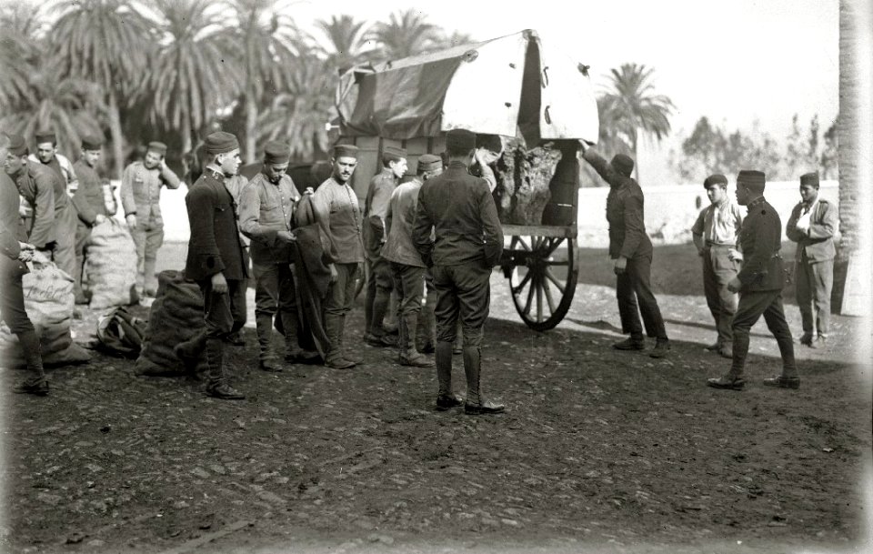 Tropas en la guerra de África (3 de 37) - Fondo Car-Kutxa Fototeka