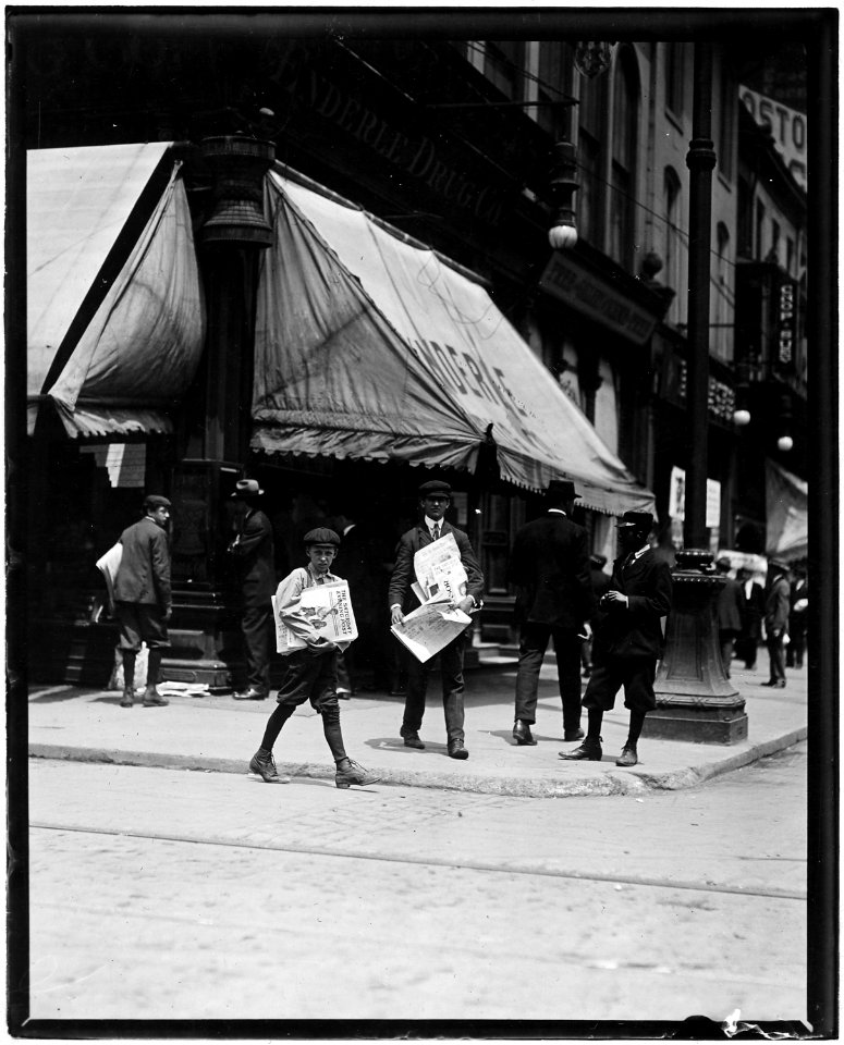 Truants selling. Saturday Evening Post. 10-30 A.M. St. Louis, Mo. - NARA - 523299