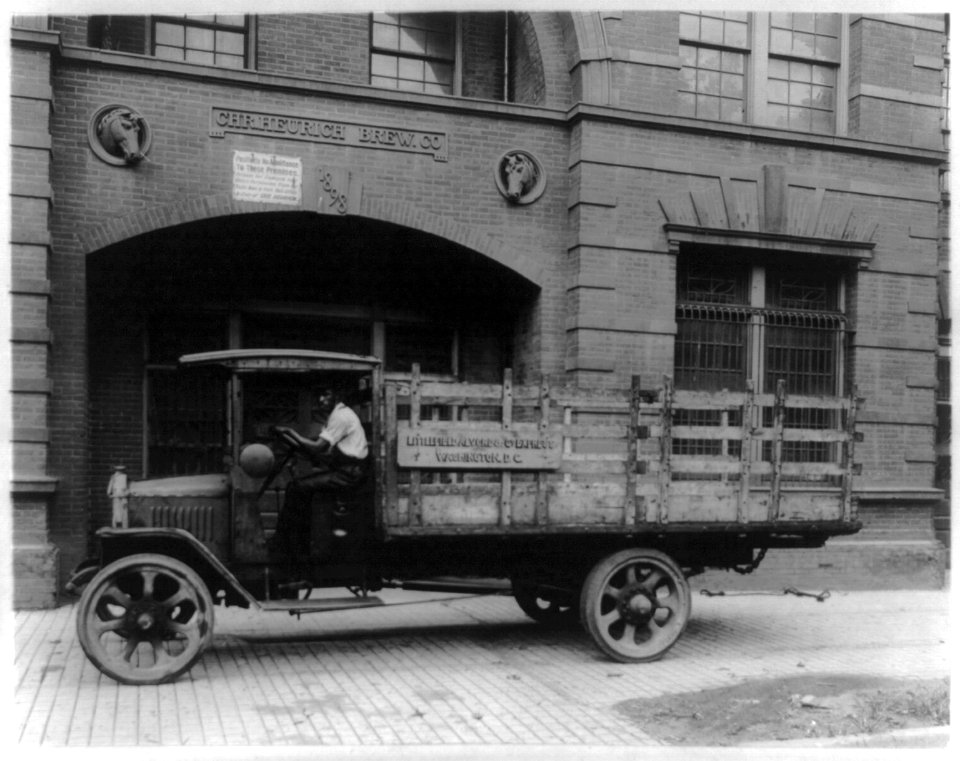 Truck of the Littlefield, Alvord & Co. Express parked at the Christian Heurich Brewing Co., Washington, D.C. LCCN2005693119