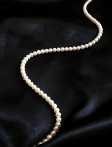 Necklace silk white