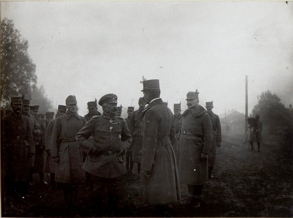 Truppeninspektion und Dekorierung von Offizieren, Unteroffizieren und Mannschaft im Beisein von Feldmarschallleutnant von Felix durch General der Infanterie von Litzmann (BildID 15654271)