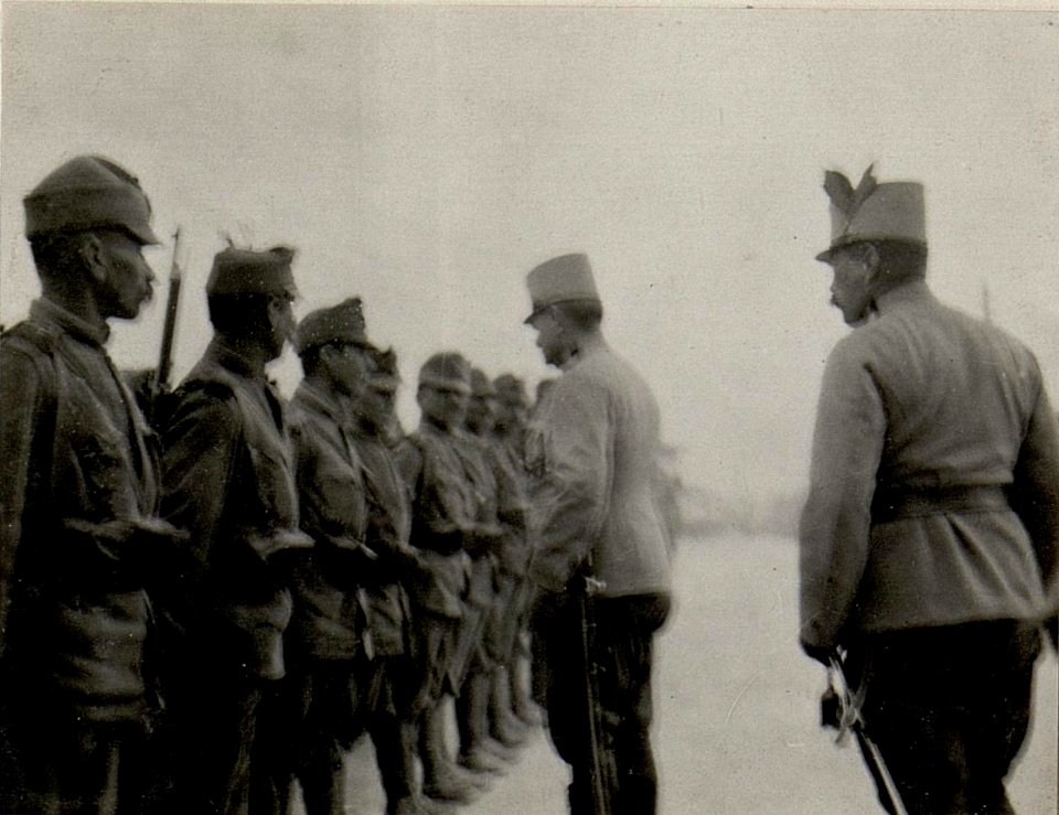 Truppeninspizierung. Aufgenommen anlässlich einer Inspizierungsreise nach Skutari am 23. Februar 1916. (BildID 15532675)