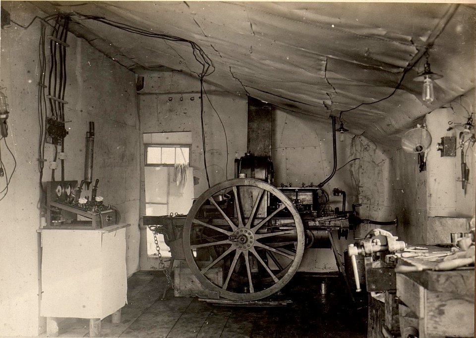 Tröppolach, Elektrozug 208-12 Ka., Schalttafel separat an der Wand montiert, aufgenommen 2. Mai 1916 (BildID 15474018)