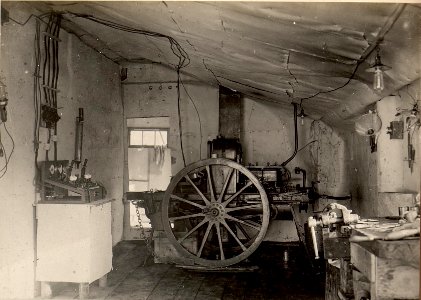 Tröppolach, Elektrozug 208-12 Ka., Schalttafel separat an der Wand montiert, aufgenommen 2. Mai 1916 (BildID 15474018)