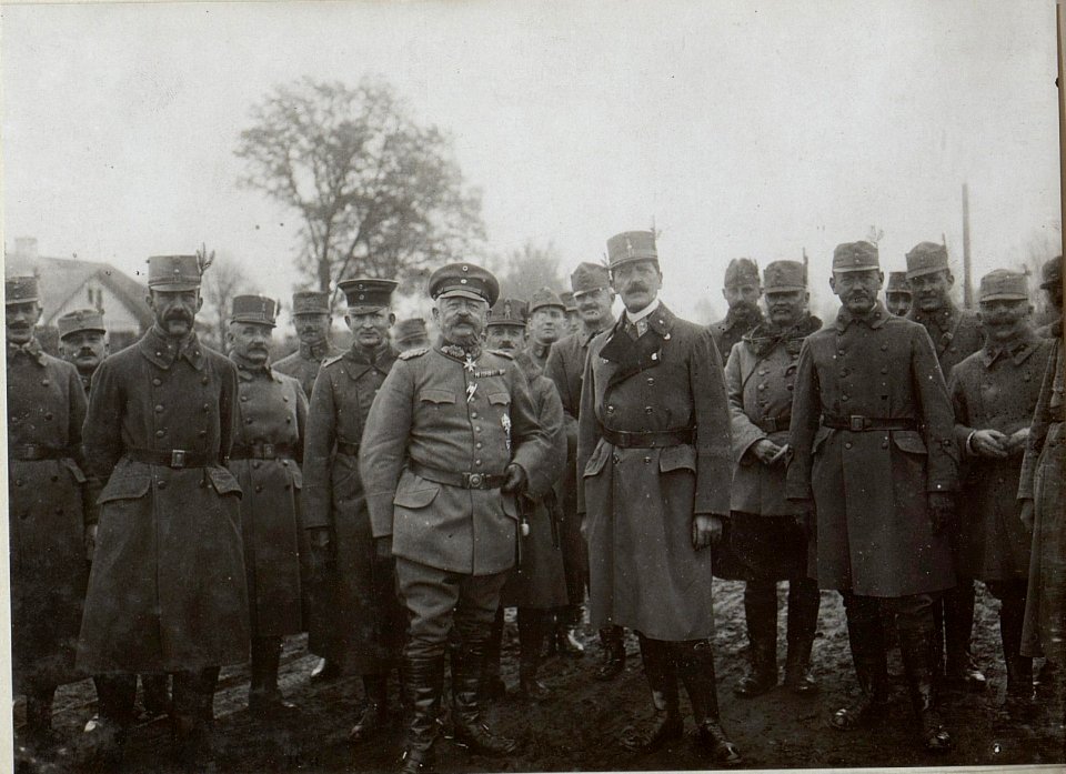 Truppeninspektion und Dekorierung von Offizieren, Unteroffizieren und Mannschaft im Beisein von Feldmarschallleutnant von Felix durch General der Infanterie von Litzmann (BildID 15654307)